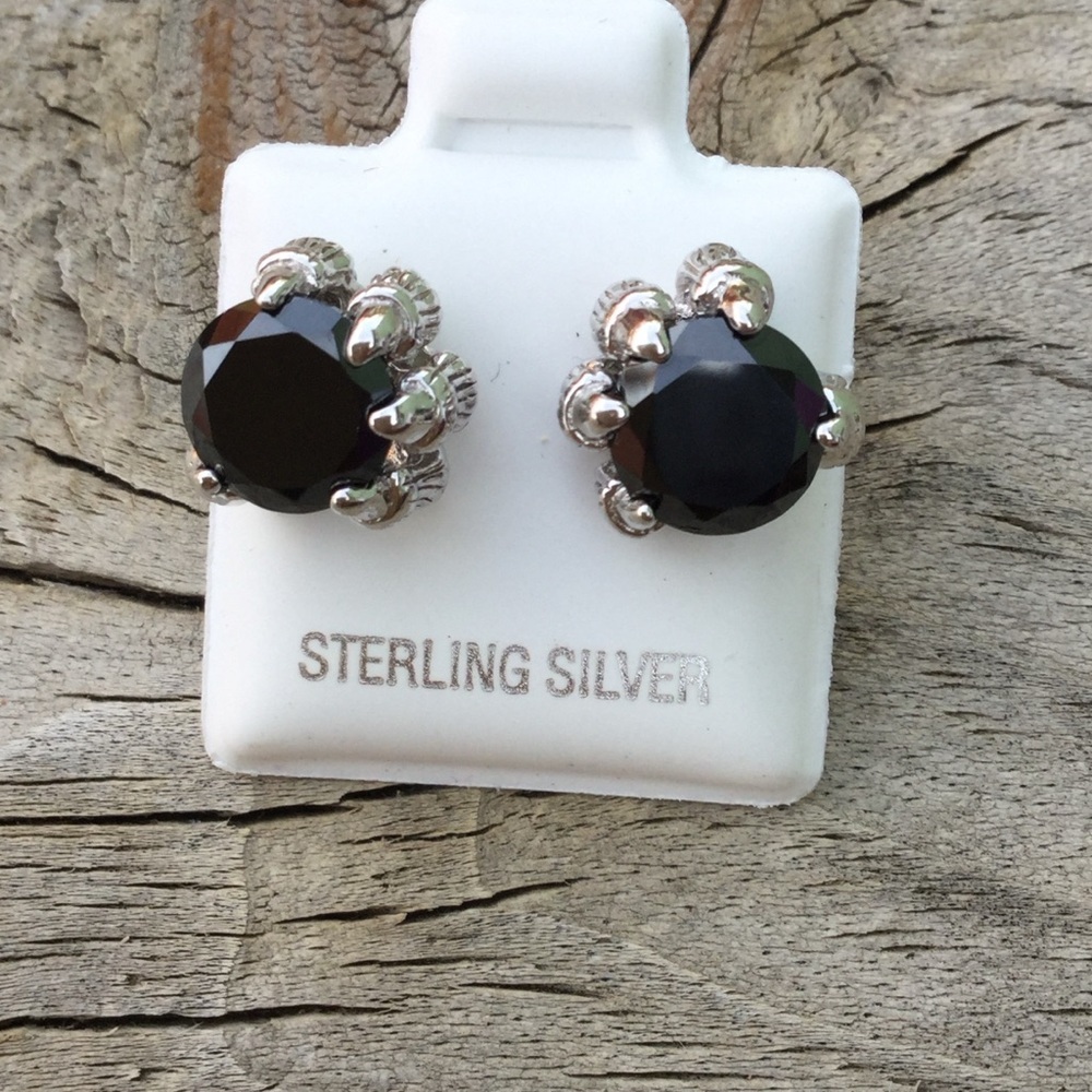 925 Sterling Silver Black Onyx Claw Style Stud Earrings NWT